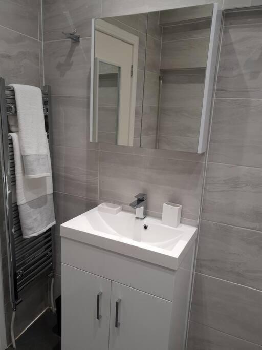 דירות הנדון Star London Brent Street Cosy 1-Bed Hideaway מראה חיצוני תמונה